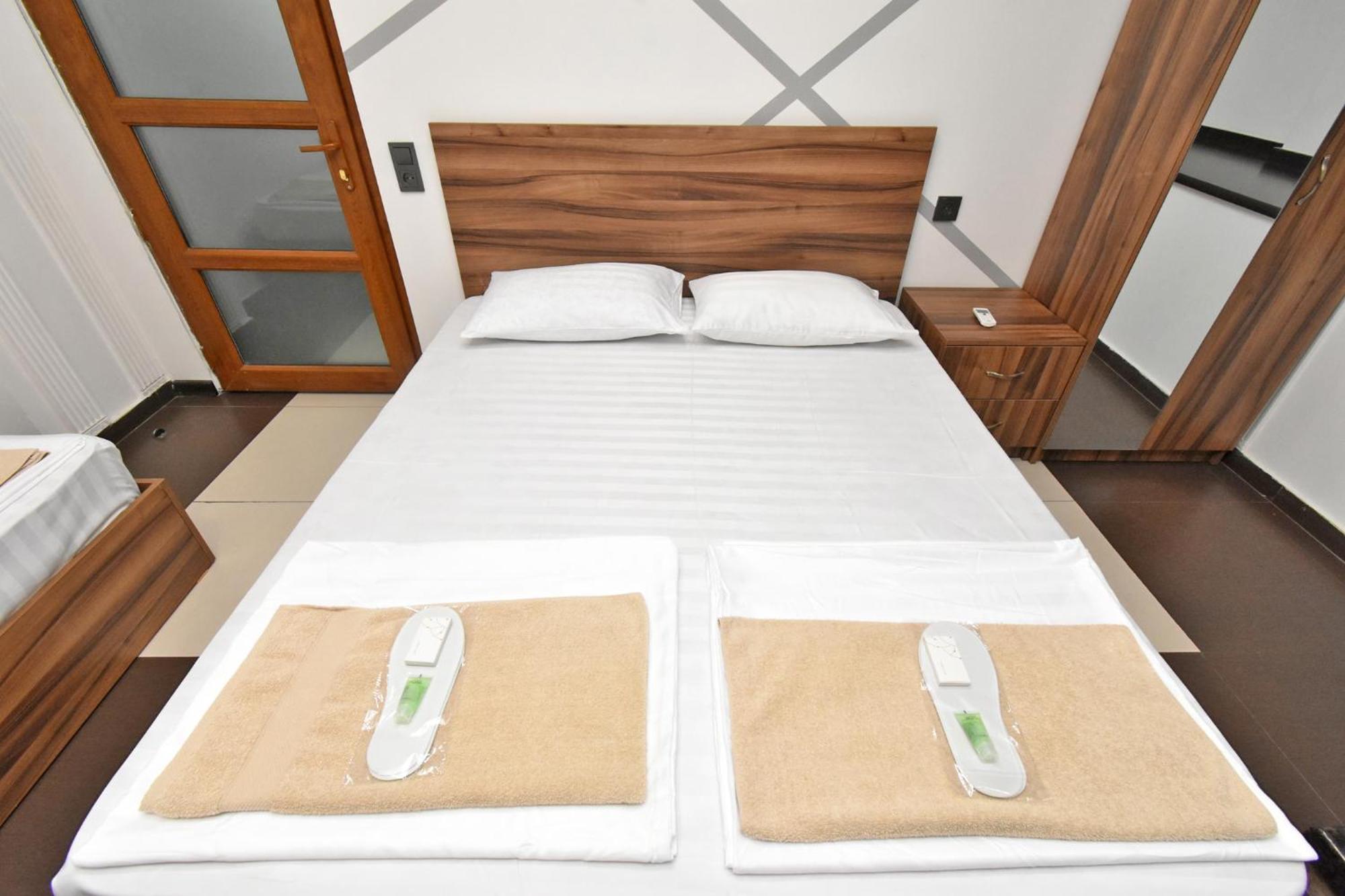Luna Guest House Erivan Exterior foto